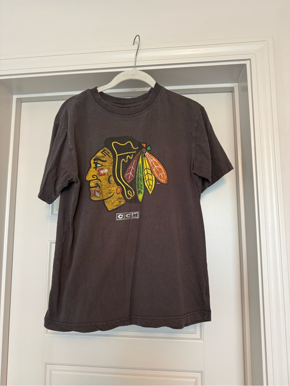 CCM Chicago BlackHawks Grey Youth Short Sleeve Tee Size 14/16